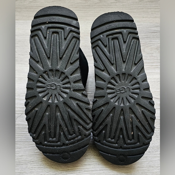 UGG Neumel Black Suede Lace-Up Boots – Women’s Size 7 - Picture 11 of 12